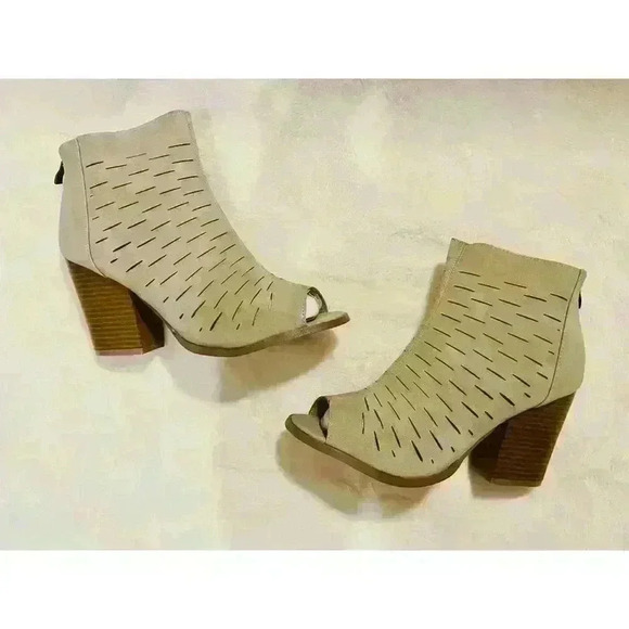 Yoki Women’s Katty-26 Sandals - Picture 5 of 8